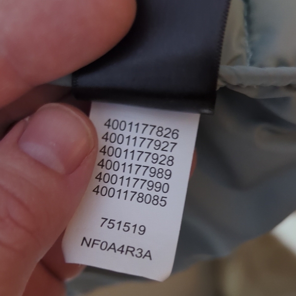 The North Face Women's Light Gray Puffer Jacket - Picture 6 of 14